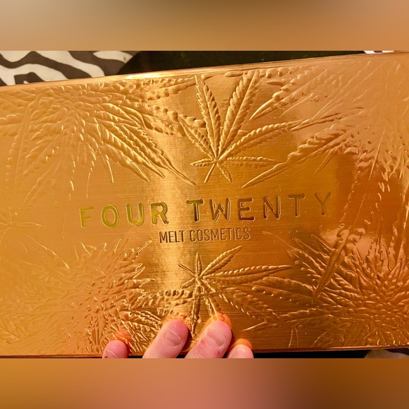 MELT “420 FOUR TWENTY” MAKEUP VAULT/ GOLD FOIL COLLECTOR BOX & GLASS ACCESSORY - Picture 12 of 14